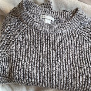 Gray fitted crew-neck sweater